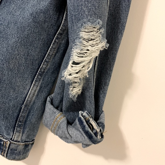Boyfriend fit denim jacket 💕 - Picture 3 of 6